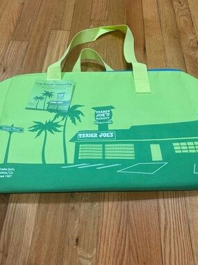 Trader Joe’s Joes Large Insulated Bag -Lime Green color